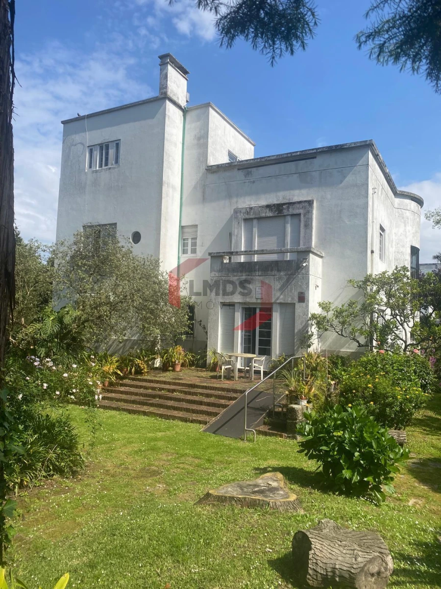 Moradia T9 para Venda em Lordelo do Ouro e Massarelos Foto 2