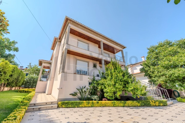 Moradia T4 para Venda em Merelim (São Pedro) e Frossos