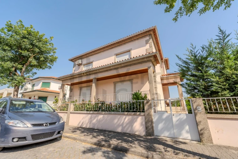 Moradia T4 para Venda em Merelim (São Pedro) e Frossos Foto 2