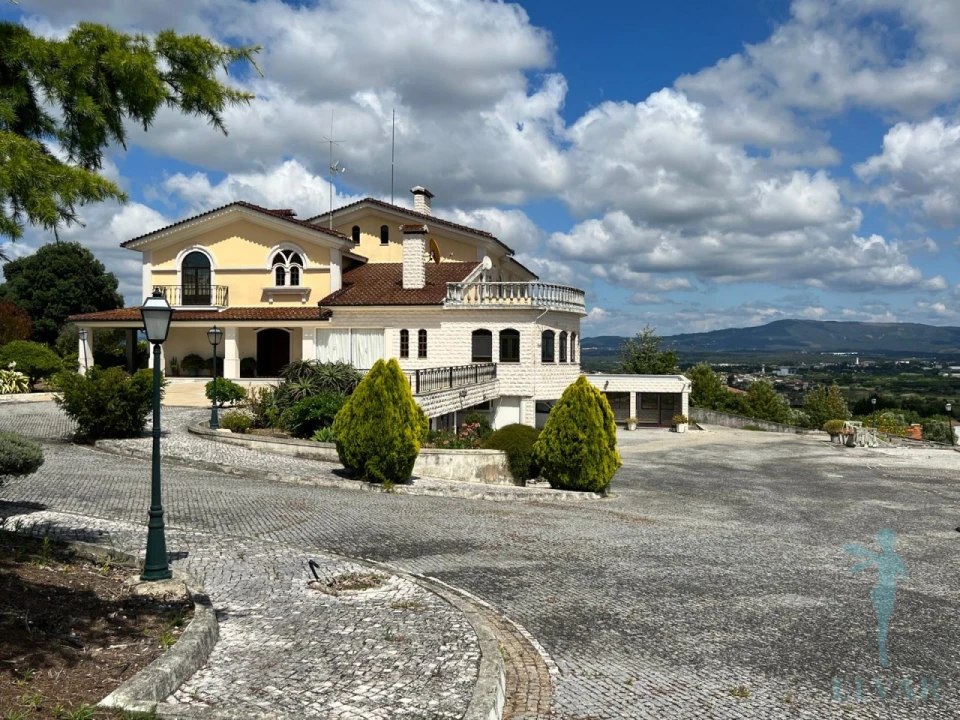 Moradia T4 para Venda em Sepins e Bolho Foto 2