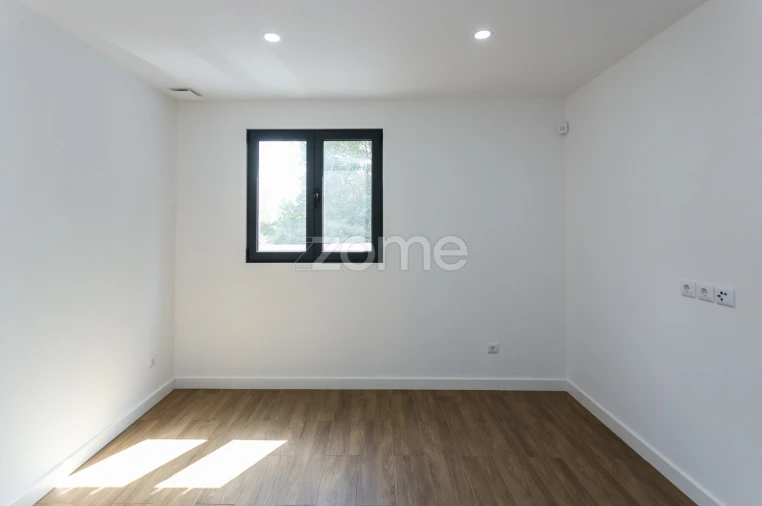 Moradia T5 para Venda em Canelas Foto 21