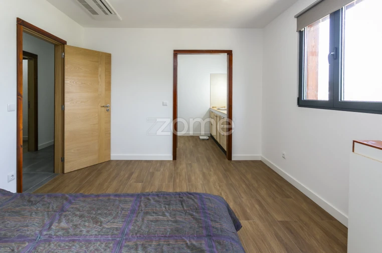 Moradia T5 para Venda em Canelas Foto 38