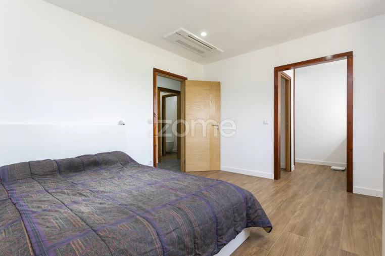 Moradia T5 para Venda em Canelas Foto 39