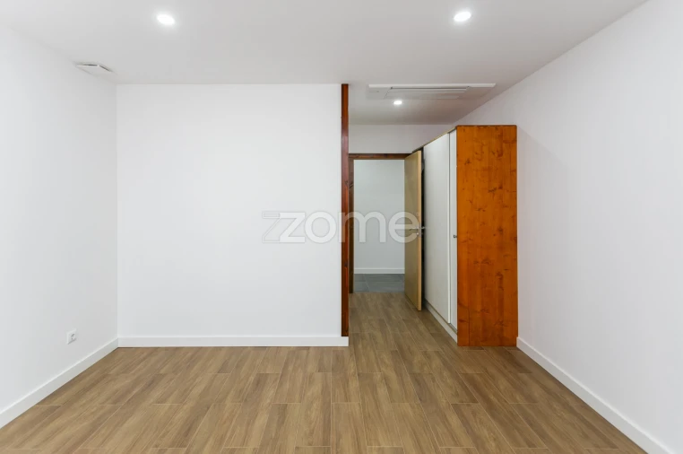 Moradia T5 para Venda em Canelas Foto 40