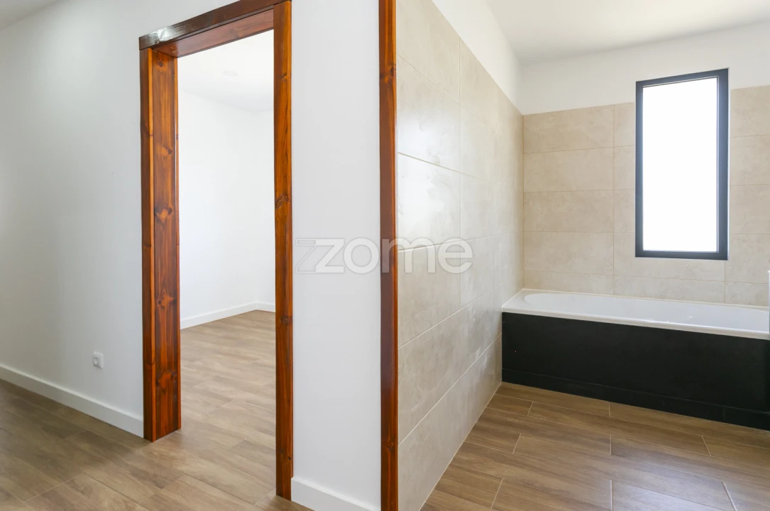 Moradia T5 para Venda em Canelas Foto 29