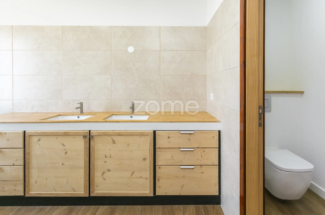 Moradia T5 para Venda em Canelas Foto 34