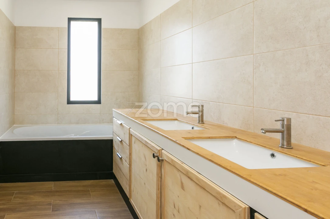 Moradia T5 para Venda em Canelas Foto 35