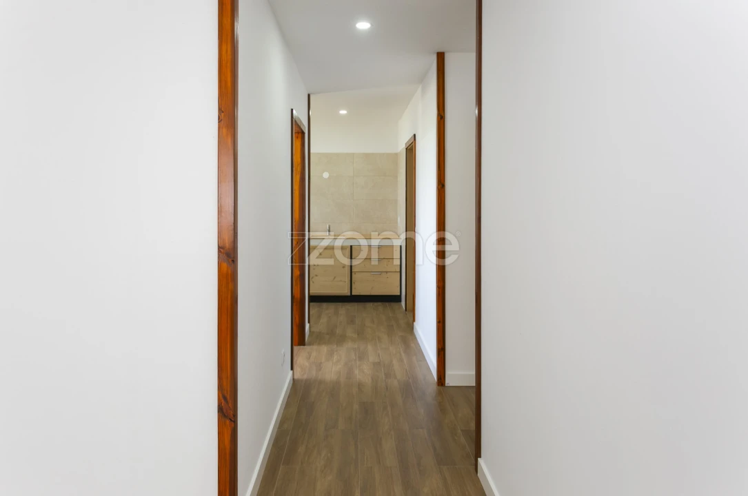 Moradia T5 para Venda em Canelas Foto 25