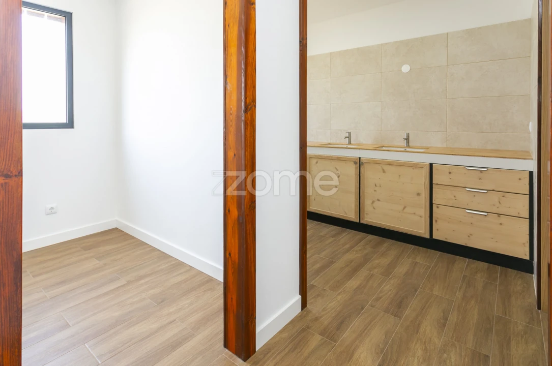 Moradia T5 para Venda em Canelas Foto 30