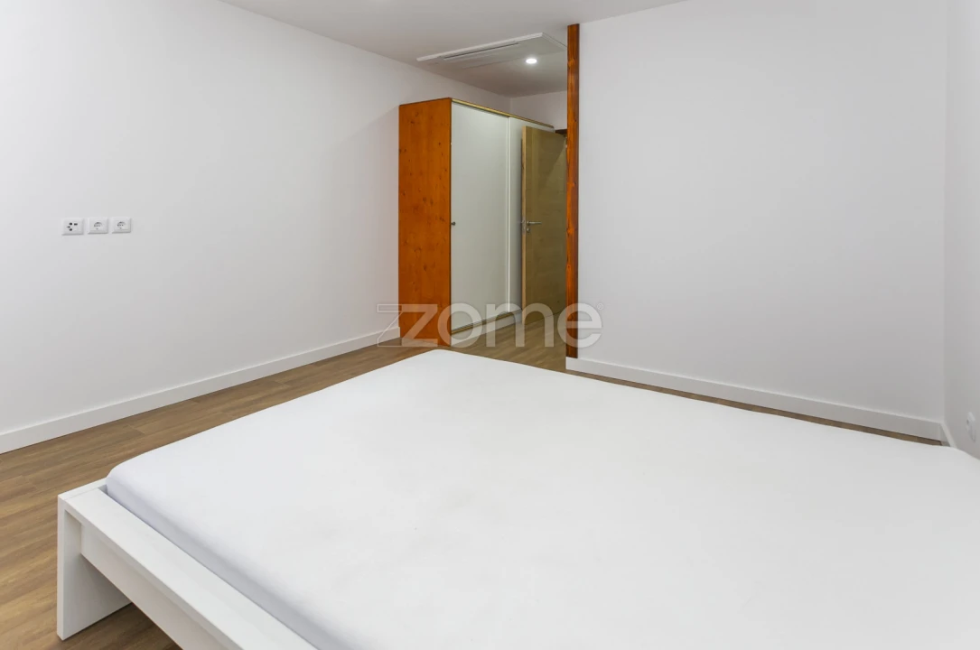 Moradia T5 para Venda em Canelas Foto 27