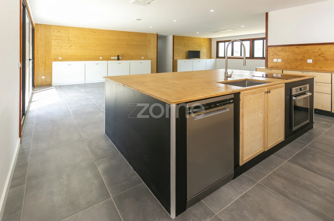 Moradia T5 para Venda em Canelas Foto 1