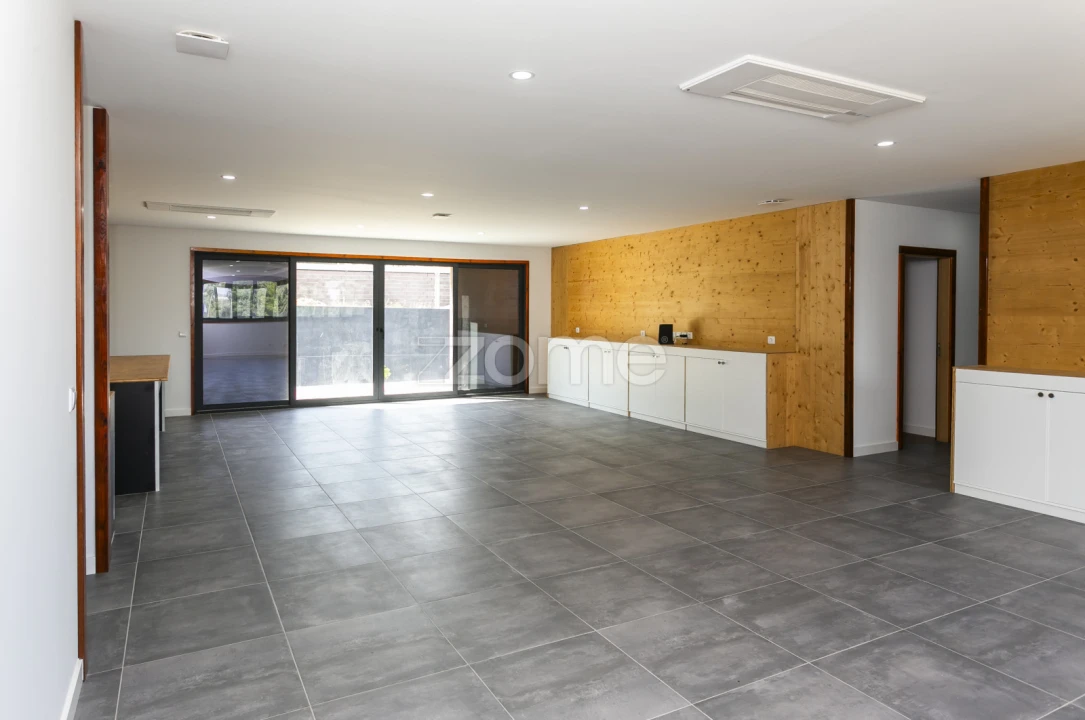 Moradia T5 para Venda em Canelas Foto 13