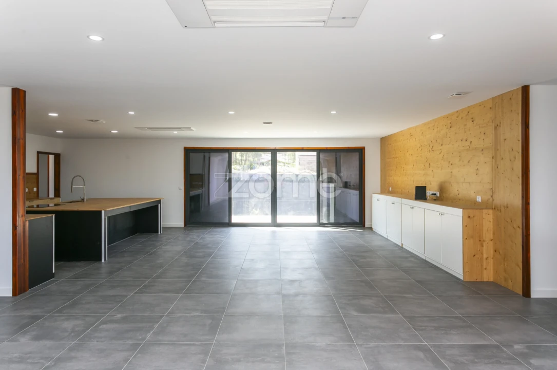 Moradia T5 para Venda em Canelas Foto 16