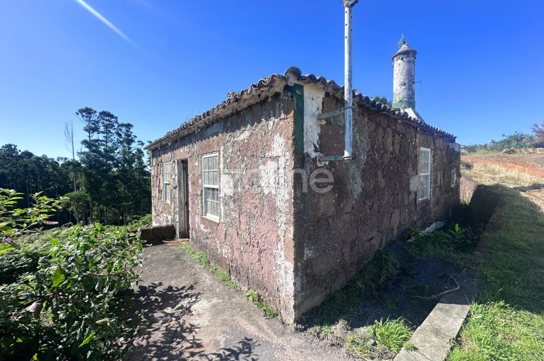 Moradia T2 para Venda em Santo Espirito Foto 3