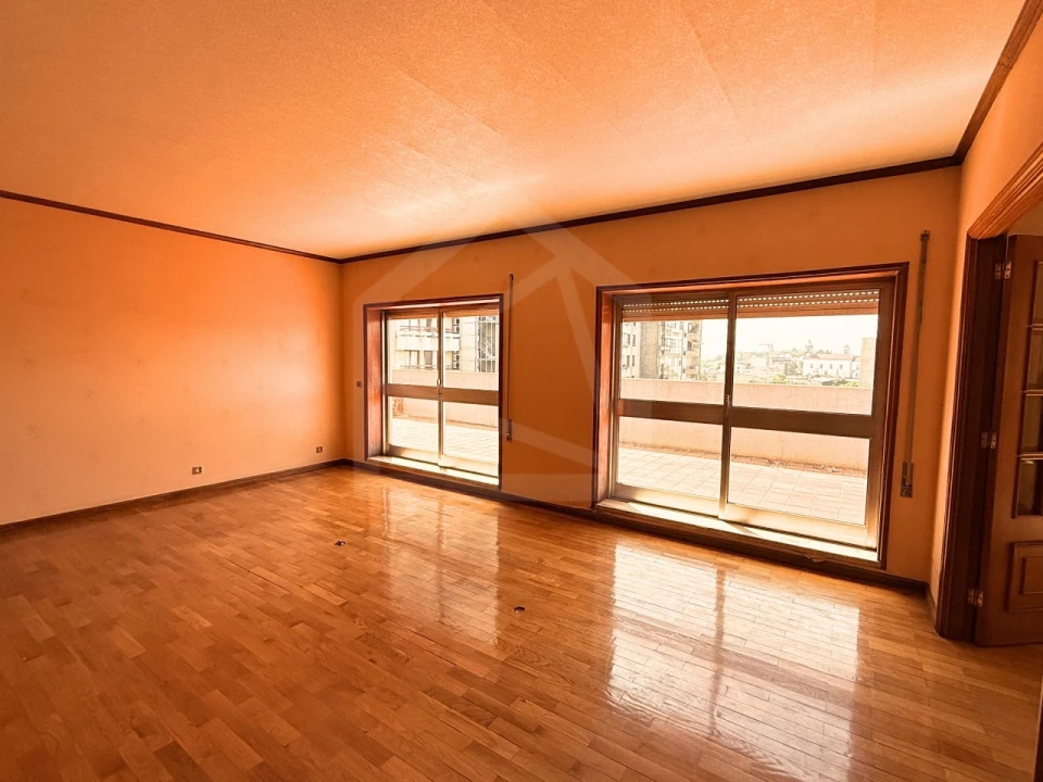 Apartamento T4 para Venda em São João da Madeira Foto 37
