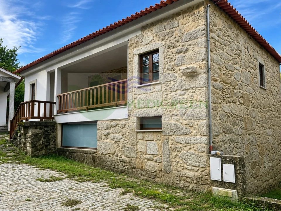 Moradia T2 para Venda em Couto de Esteves Foto 1