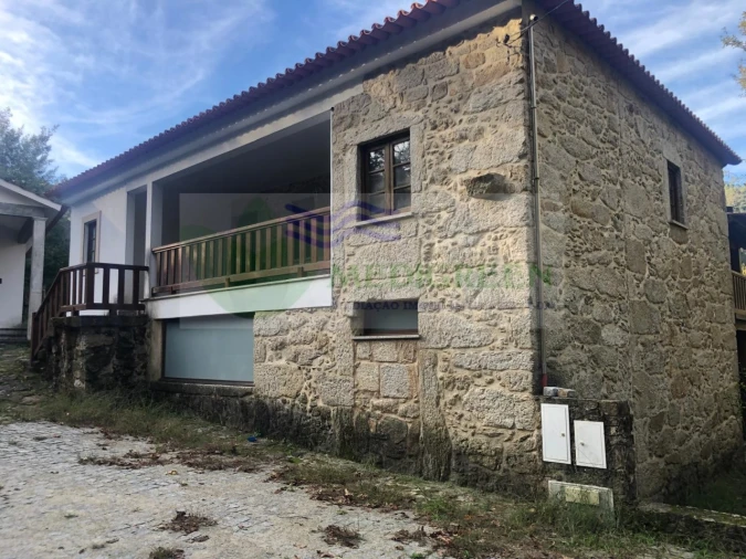 Moradia T2 para Venda em Couto de Esteves