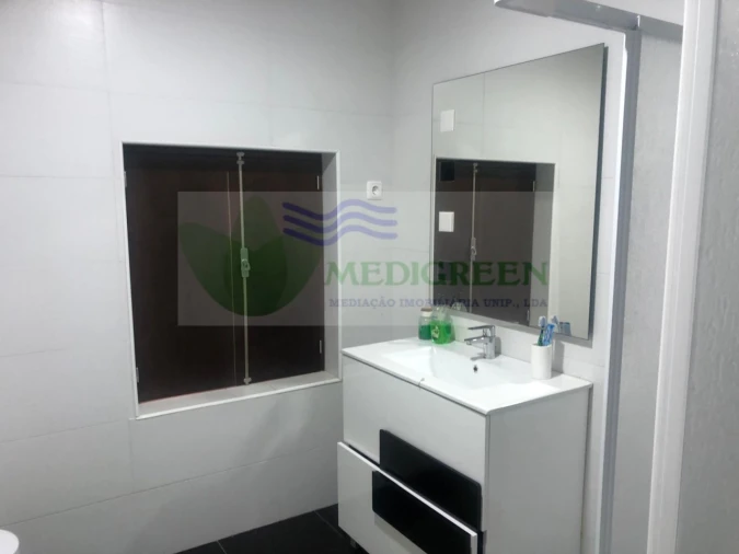 Moradia T2 para Venda em Couto de Esteves Foto 9