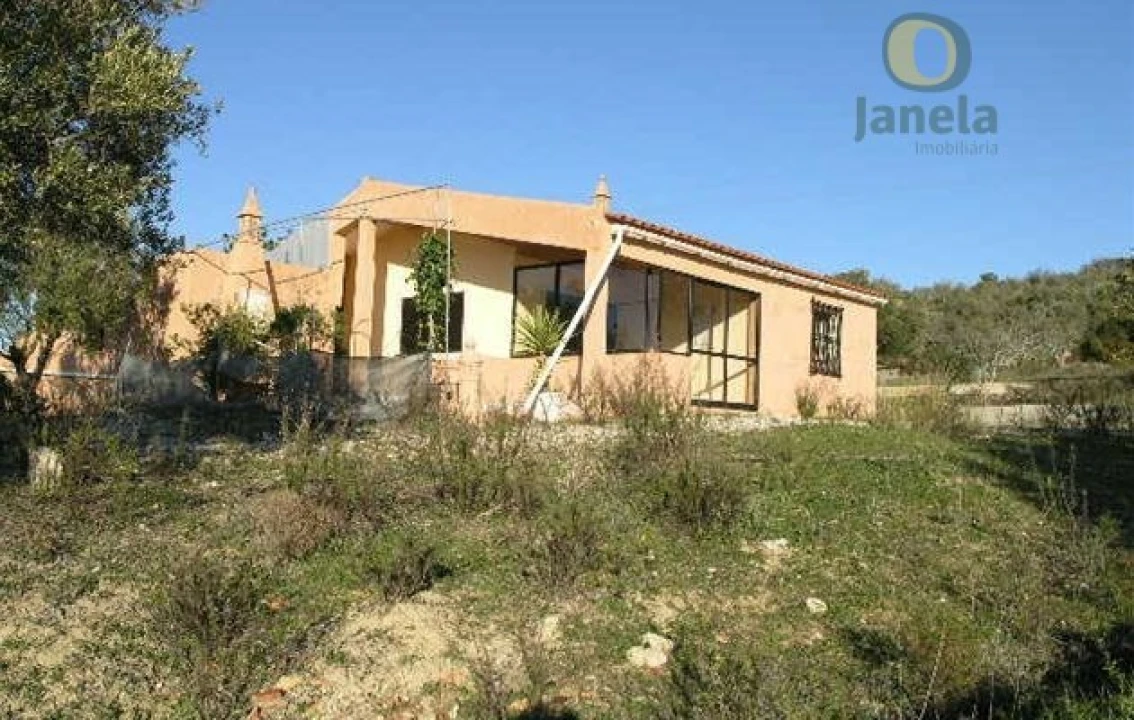 Moradia T3 para Venda em Santa Barbara de Nexe Foto 14
