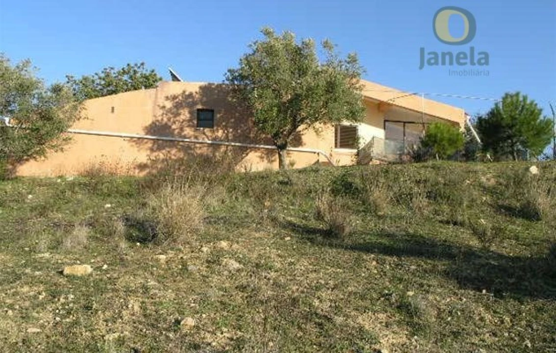 Moradia T3 para Venda em Santa Barbara de Nexe Foto 16