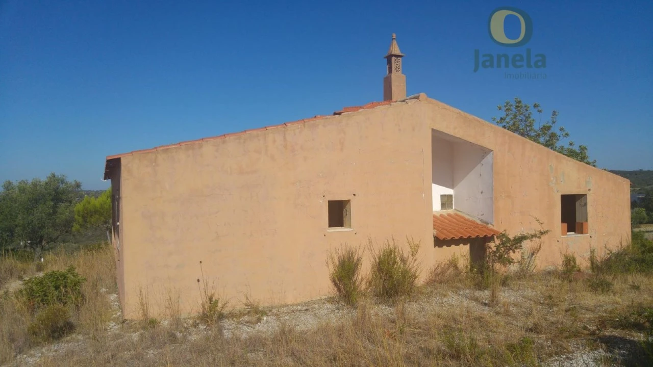 Moradia T3 para Venda em Santa Barbara de Nexe Foto 8