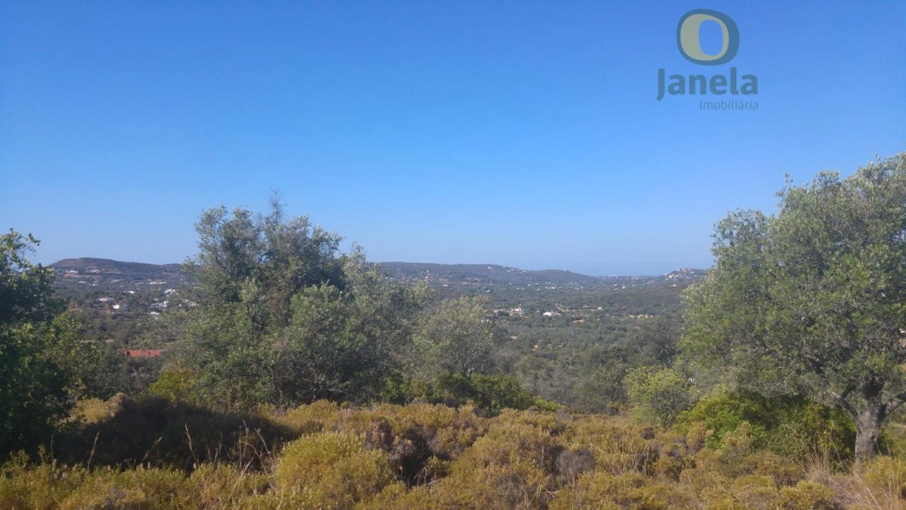 Moradia T3 para Venda em Santa Barbara de Nexe Foto 11