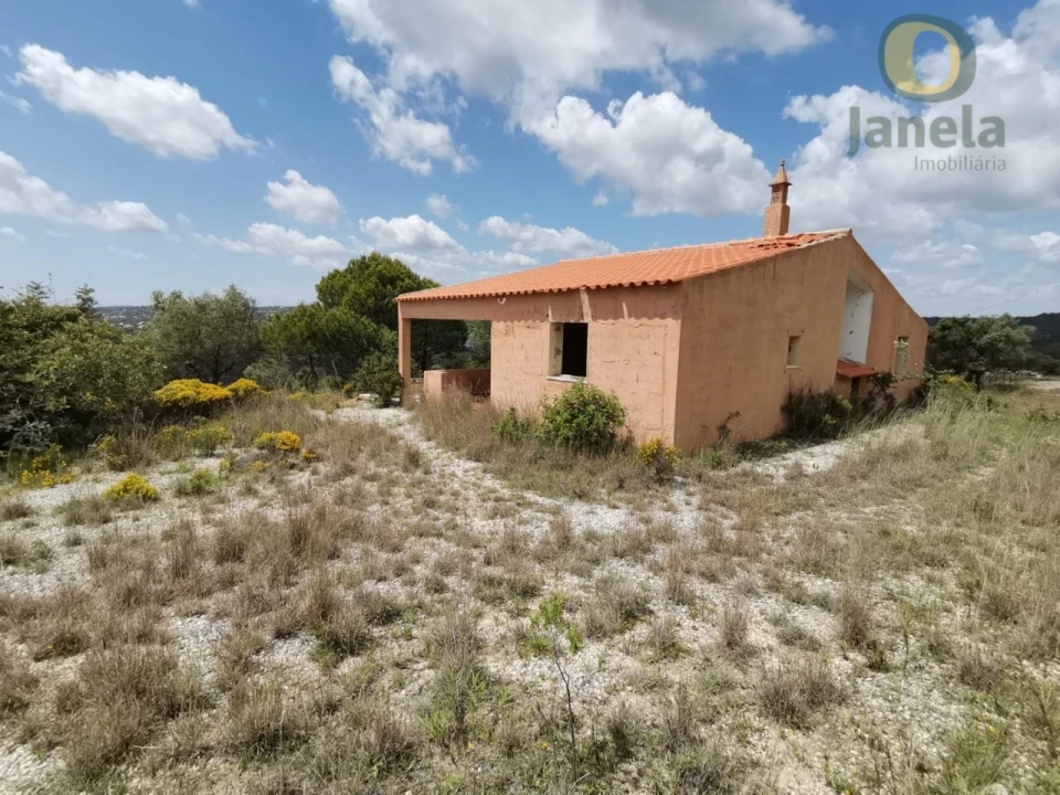 Moradia T3 para Venda em Santa Barbara de Nexe Foto 2