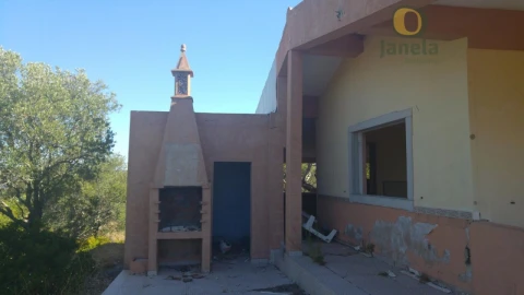 Moradia T3 para Venda em Santa Barbara de Nexe