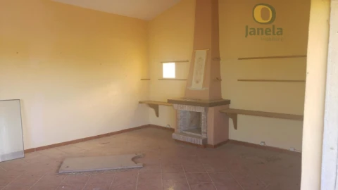 Moradia T3 para Venda em Santa Barbara de Nexe