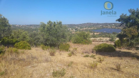 Moradia T3 para Venda em Santa Barbara de Nexe