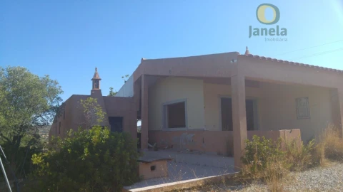 Moradia T3 para Venda em Santa Barbara de Nexe