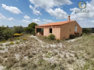 Moradia T3 para Venda em Santa Barbara de Nexe