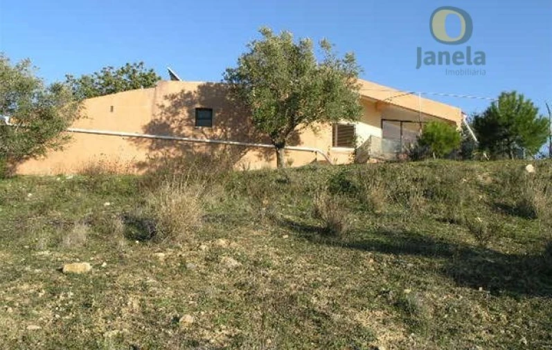 Moradia T3 para Venda em Santa Barbara de Nexe Foto 16