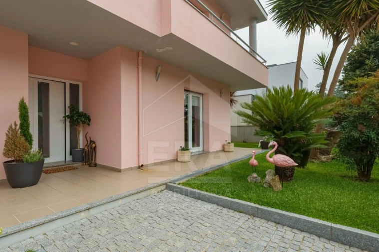 Moradia T5 para Venda em Palmeira de Faro e Curvos Foto 22