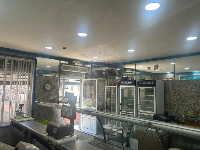 Negócio para Venda em Rio de Mouro Foto 1