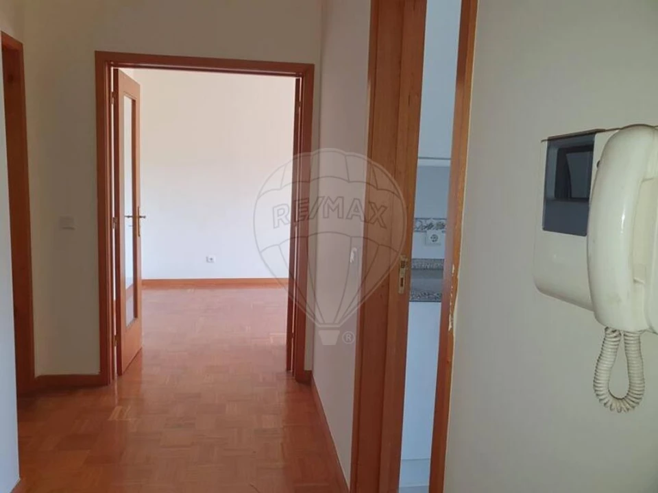 Apartamento T2 para Venda em Rio Tinto Foto 2