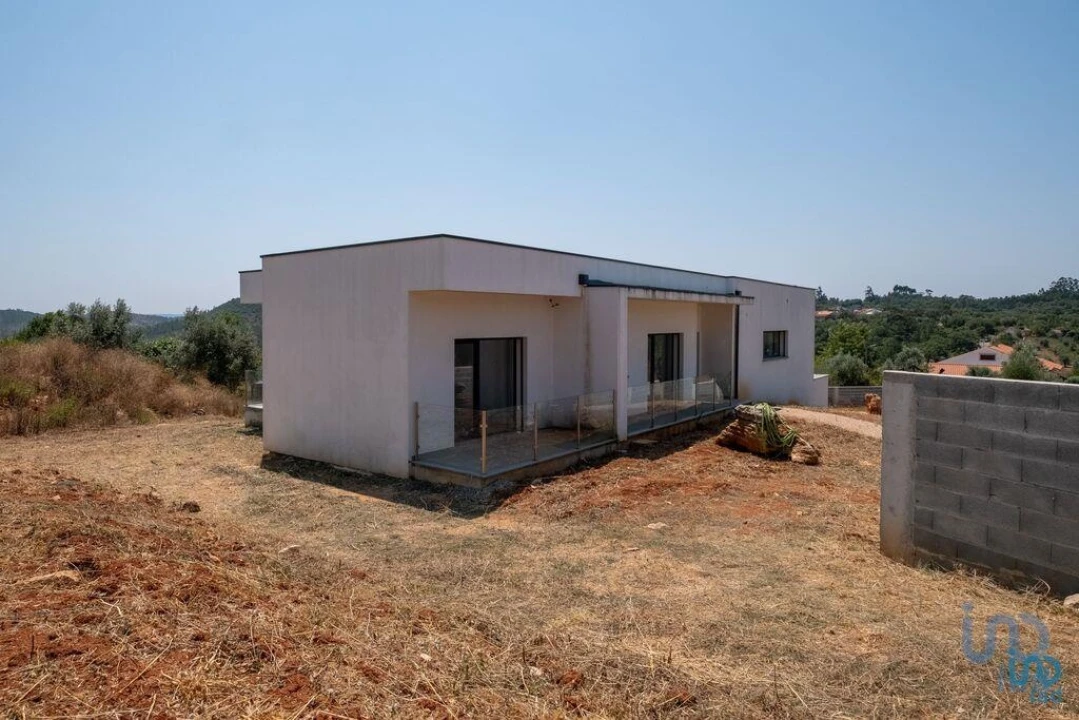 Moradia T4 para Venda em São Miguel, Santa Eufémia e Rabaçal Foto 2