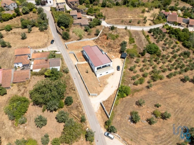 Moradia T4 para Venda em São Miguel, Santa Eufémia e Rabaçal Foto 3