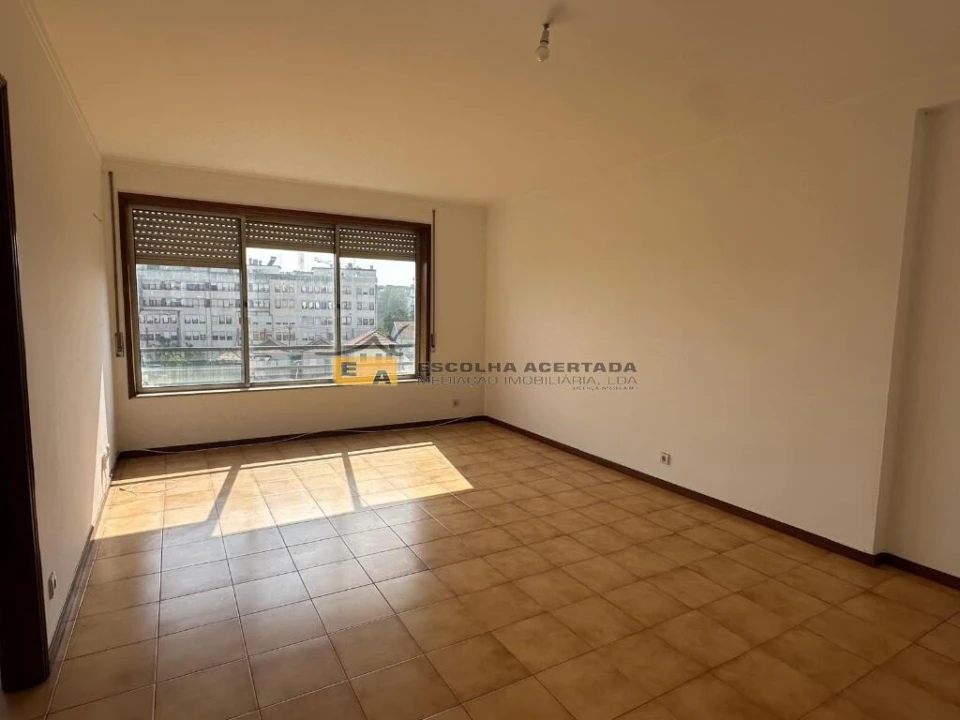 Apartamento T2 para Venda em Aguas Santas Foto 2
