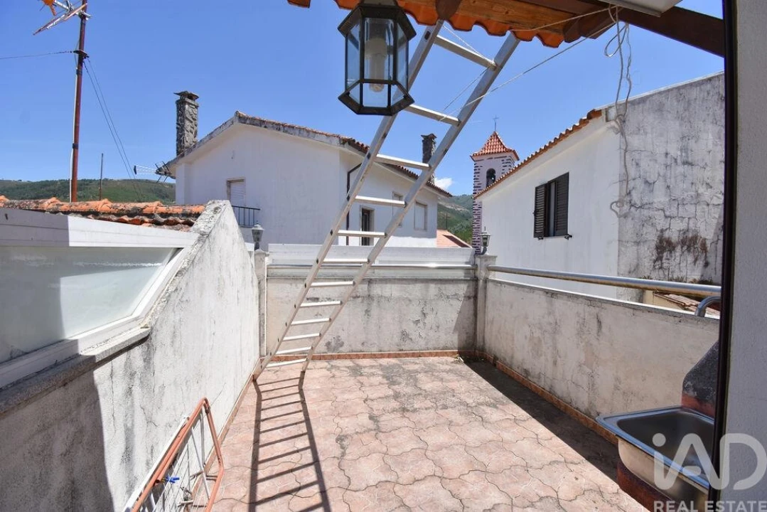 Moradia T2 para Venda em Benfeita Foto 18