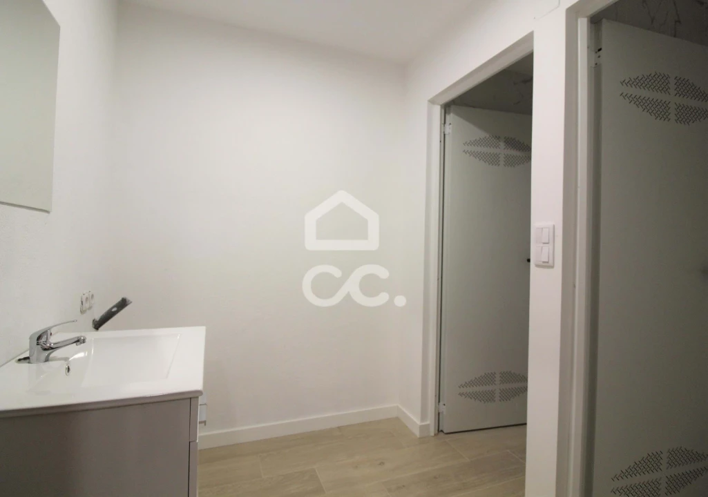 Apartamento T1 para Arrendamento em Amora Foto 11