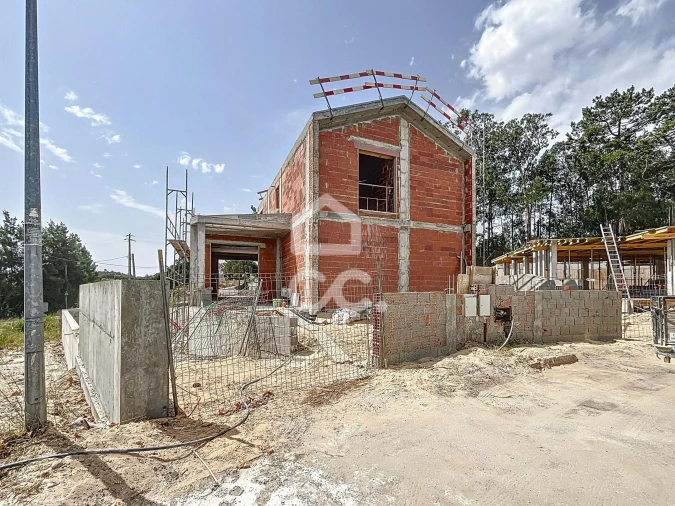 Moradia T4 para Venda em Santa Maria, São Pedro e Sobral da Lagoa Foto 30