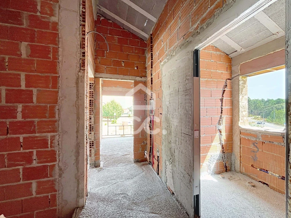 Moradia T4 para Venda em Santa Maria, São Pedro e Sobral da Lagoa Foto 18