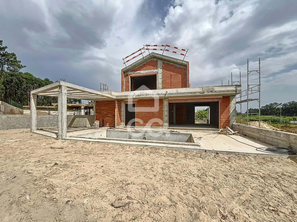 Moradia T4 para Venda em Santa Maria, São Pedro e Sobral da Lagoa Foto 1