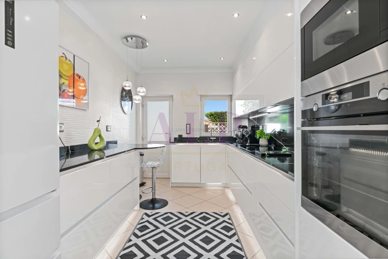 Moradia T4 para Venda em Lagos (São Sebastião e Santa Maria) Foto 17