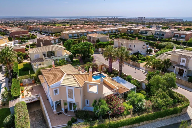 Moradia T4 para Venda em Lagos (São Sebastião e Santa Maria) Foto 2