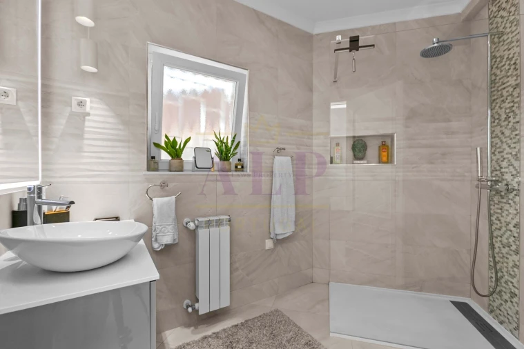 Moradia T4 para Venda em Lagos (São Sebastião e Santa Maria) Foto 24