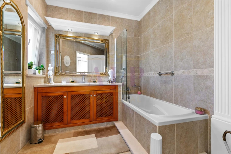 Moradia T4 para Venda em Lagos (São Sebastião e Santa Maria) Foto 30