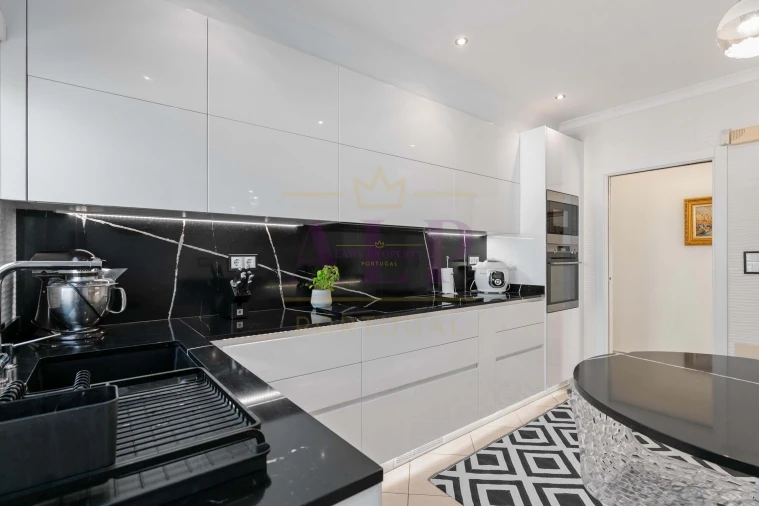 Moradia T4 para Venda em Lagos (São Sebastião e Santa Maria) Foto 18