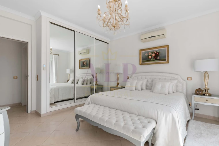 Moradia T4 para Venda em Lagos (São Sebastião e Santa Maria) Foto 23